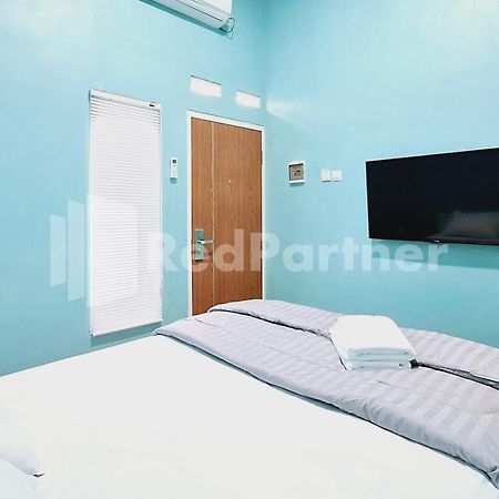 Griya Prashasta Mitra Reddoorz Hotel Kediri  Exterior photo