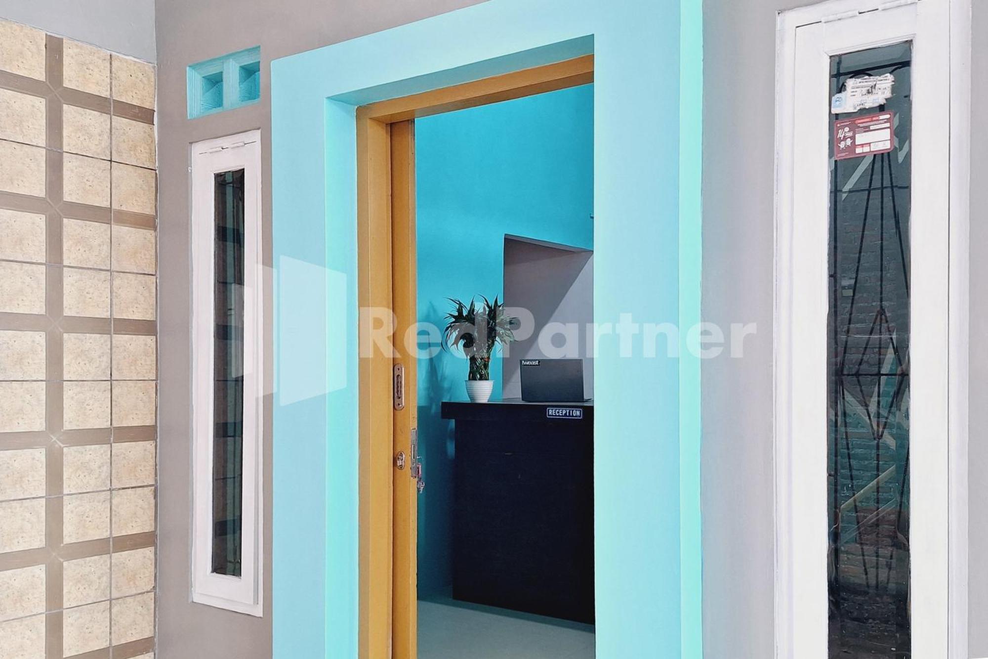 Griya Prashasta Mitra Reddoorz Hotel Kediri  Exterior photo