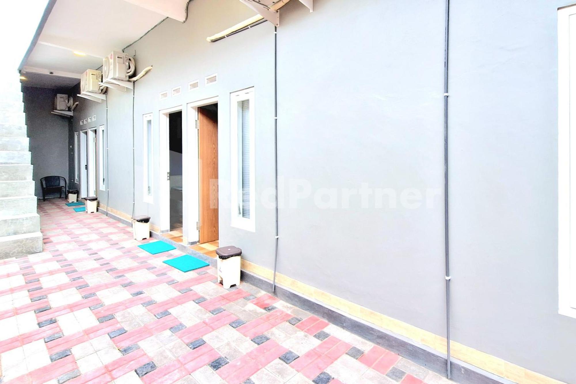 Griya Prashasta Mitra Reddoorz Hotel Kediri  Exterior photo
